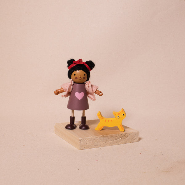 wooden figurine ayana and wooden cat