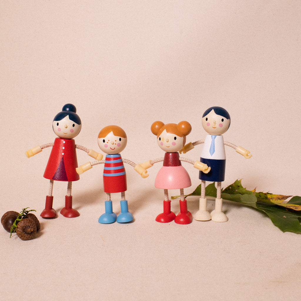 family of 4 posable wooden figurines mom dad boy girl