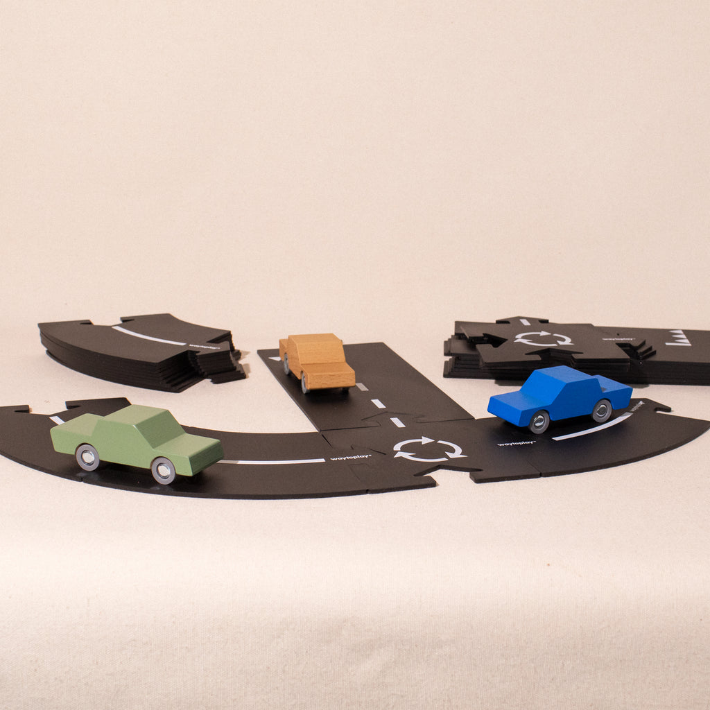 waytoplay highway pieces with back and forth blue green and woody cars